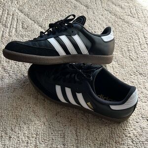 Mens/women’s adidas sambas